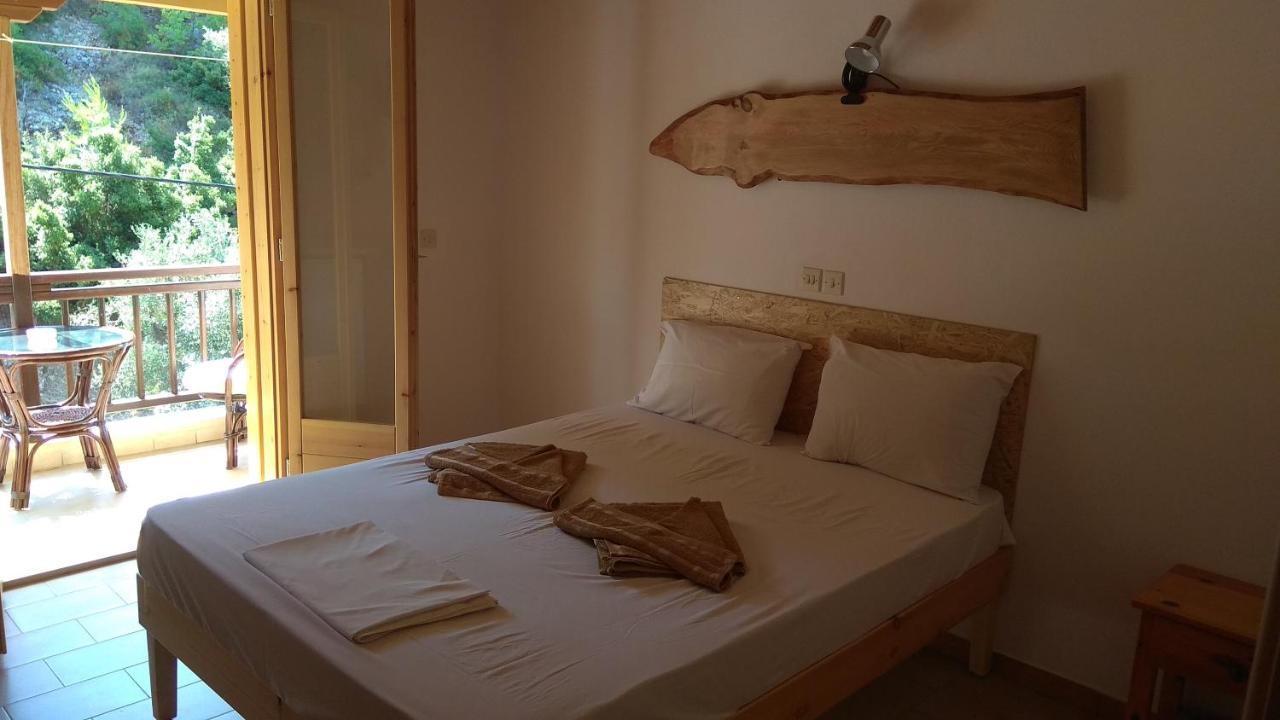 Pension Oasis Votsi  Exterior foto